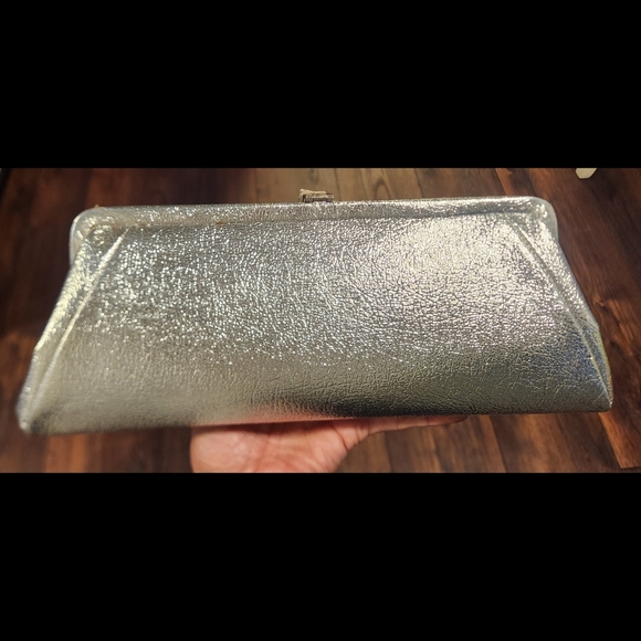 Gorgeous VTG Silver Clutch - Picture 6 of 16